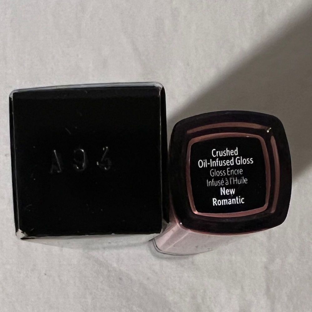 💋NIB💋 BOBBI BROWN ✨New Romantic✨ Crushed Oil-Infused Lip Gloss - a mid-tone pink - Picture 8 of 9